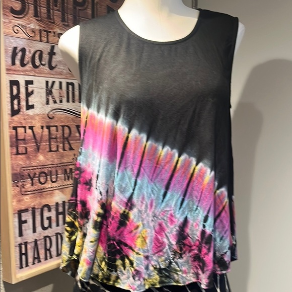 Pleated Black and Pink Relaxed Tank Top - Picture 7 of 16